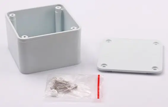 過路膠箱 4" x 4"